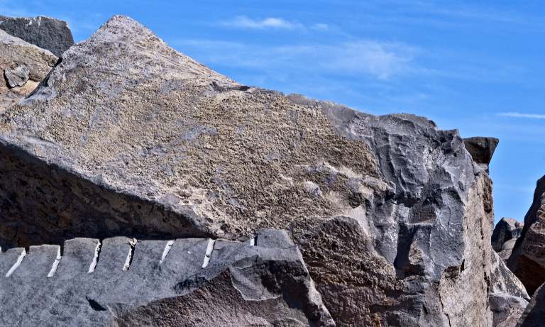 Cava a Paulilatino basalto e materiali lapidei
